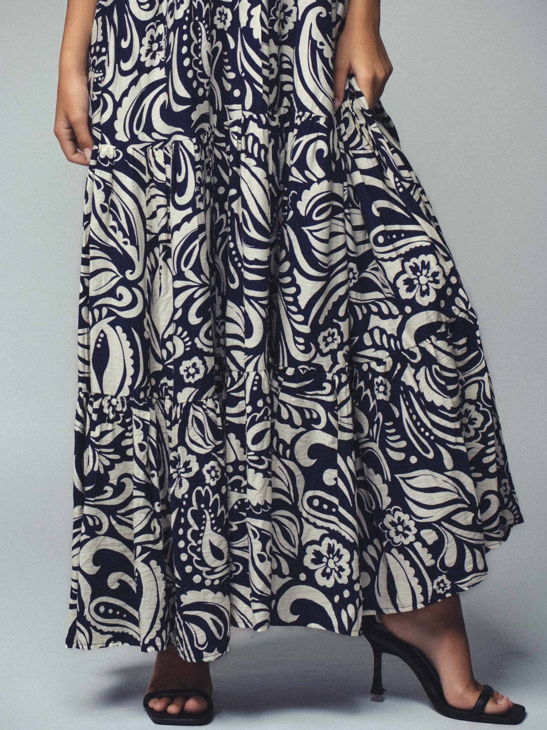 Halter Tiered Maxi Dress | Navy Small Halter Tiered Maxi Dress | Navy Small