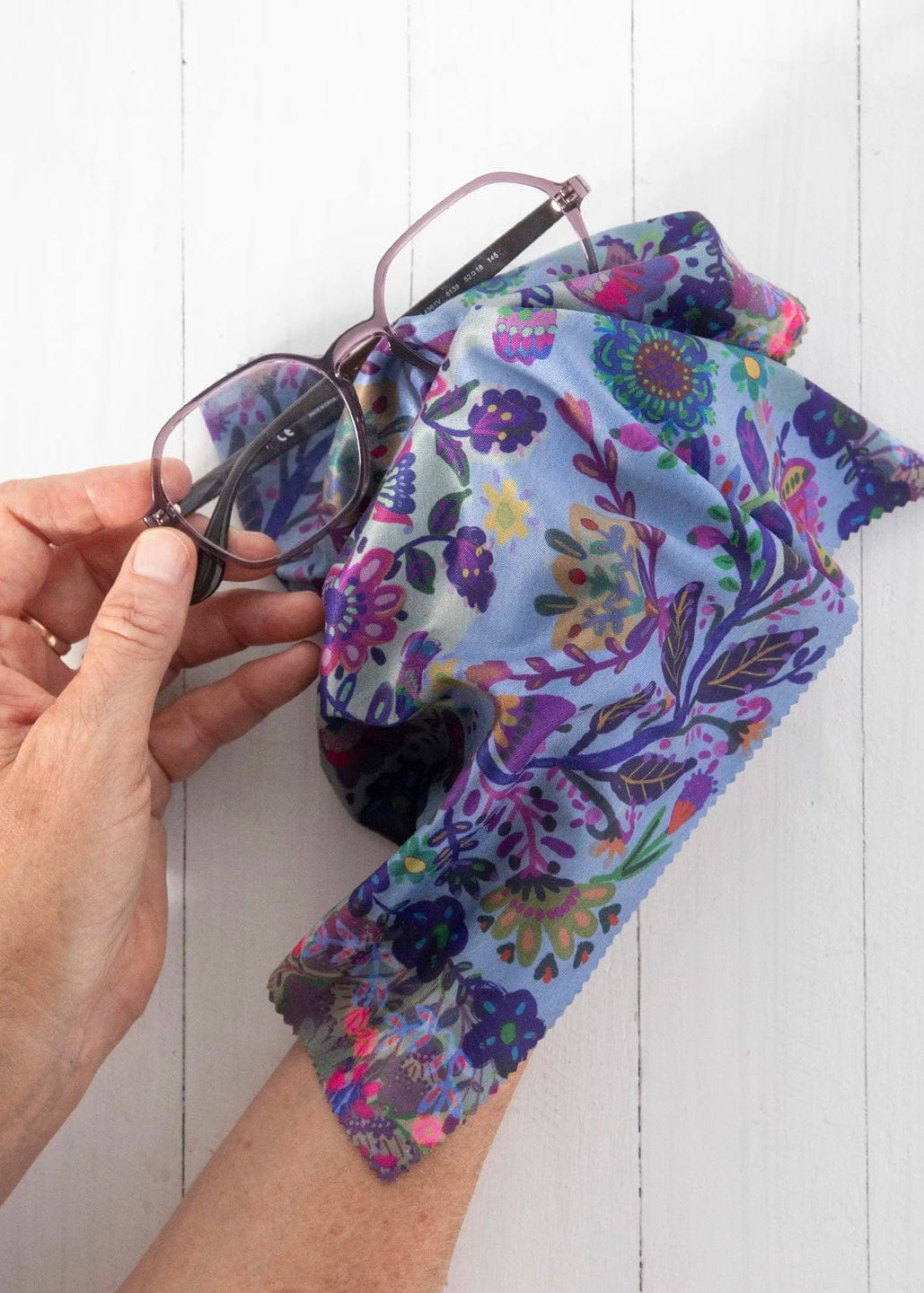 Eyeglass Cloth Folk Design Natural Life Scarf