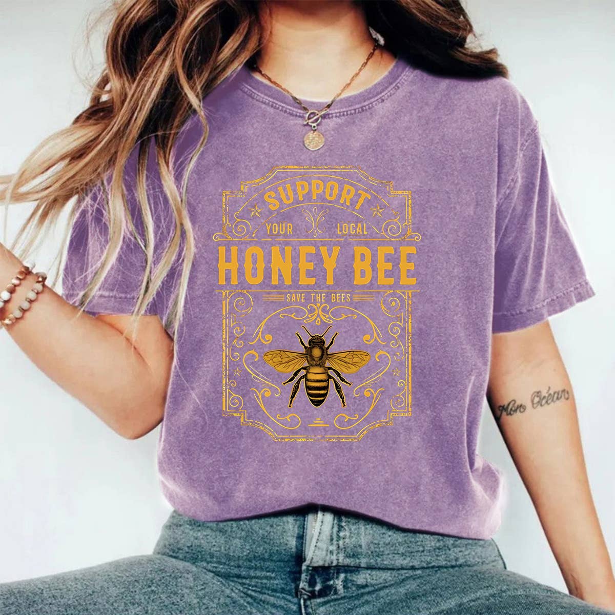 Honeybee Graphic Washed crewneck short sleeve T-shirt: Purple / M Rosa Clothing