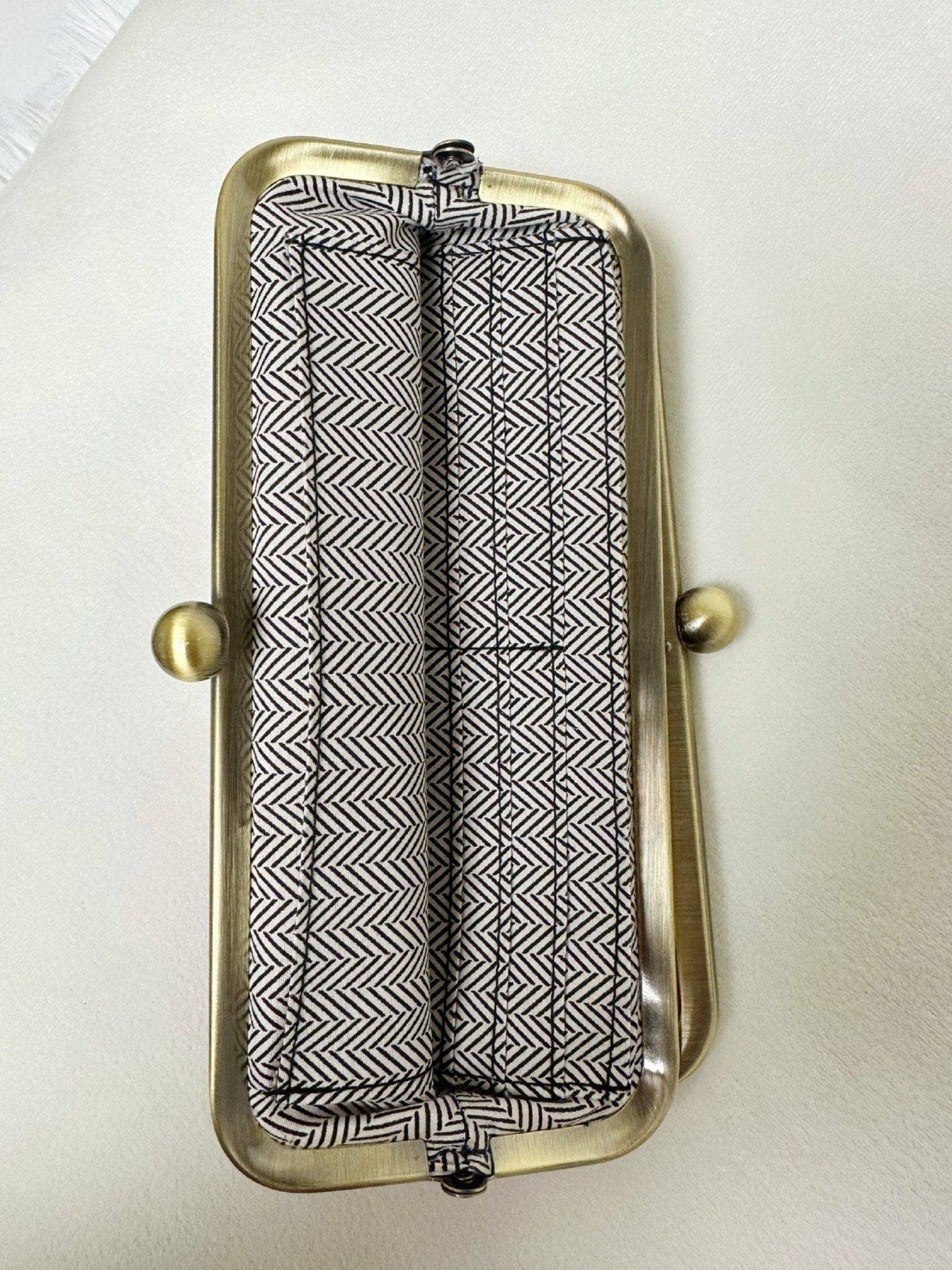 Karen Kiss Lock Clutch Bag: Pearl Brown MiMi Wholesale