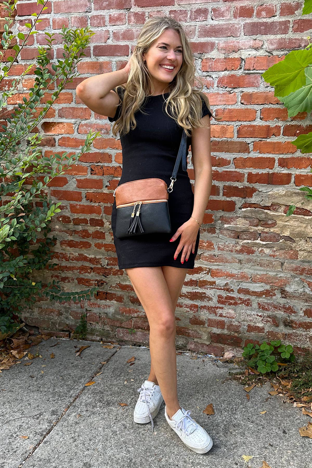 M1785 Tara Double Zip Crossbody Bag/Wristlet: Black/Brown Jen & Co.