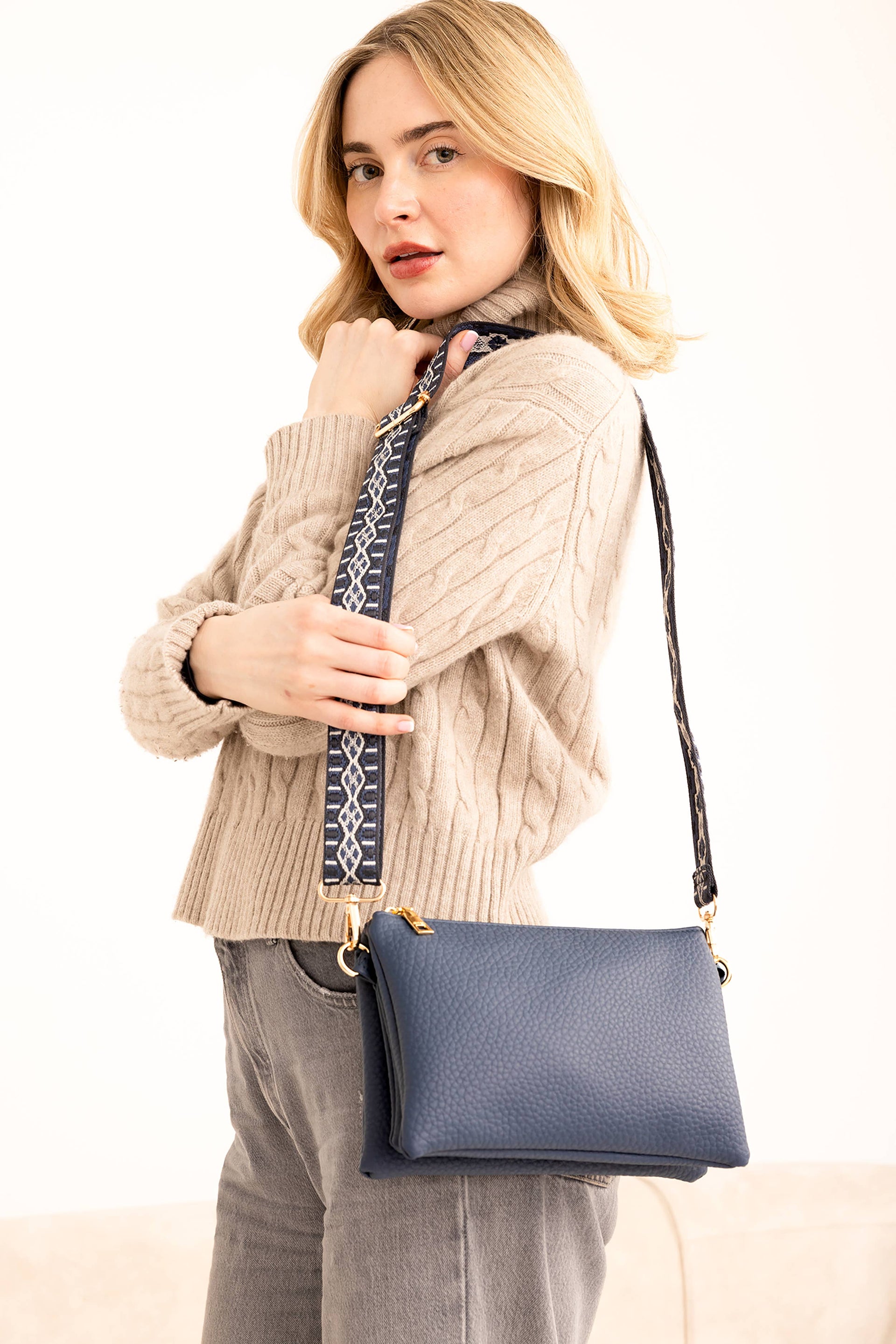 M2056 Izzy Crossbody w/ Guitar Strap: Black Jen & Co.